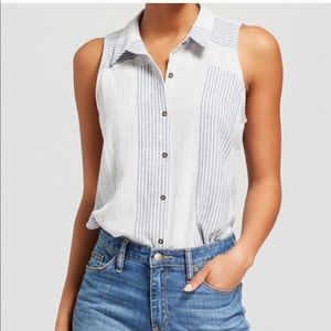 Universal Thread Sleeveless Button Up XL
